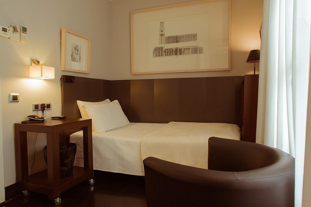 Hotel Banys Orientals Барселона Экстерьер фото